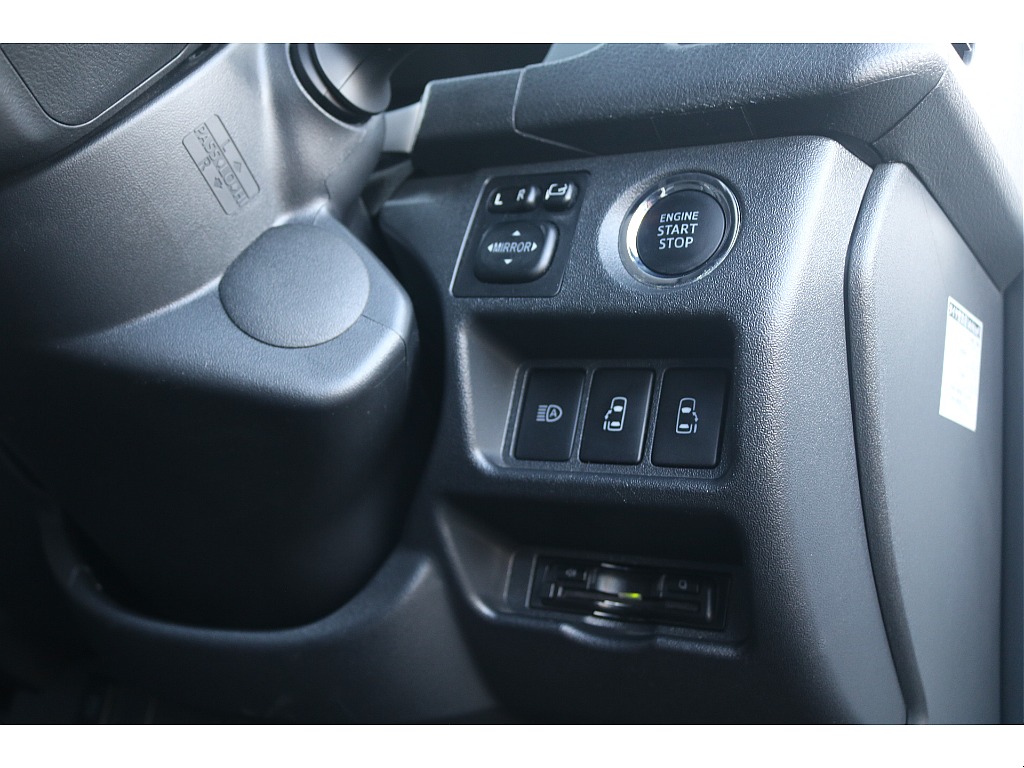 トヨタ ハイエースバン(7枚目)