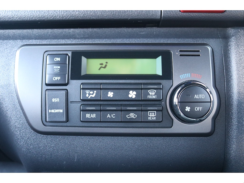 トヨタ ハイエースバン(8枚目)