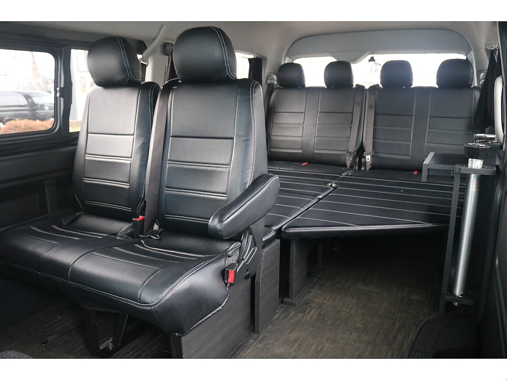 トヨタ ハイエース(2枚目)