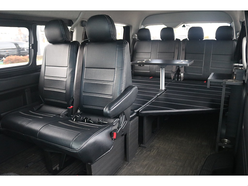 トヨタ ハイエース(4枚目)