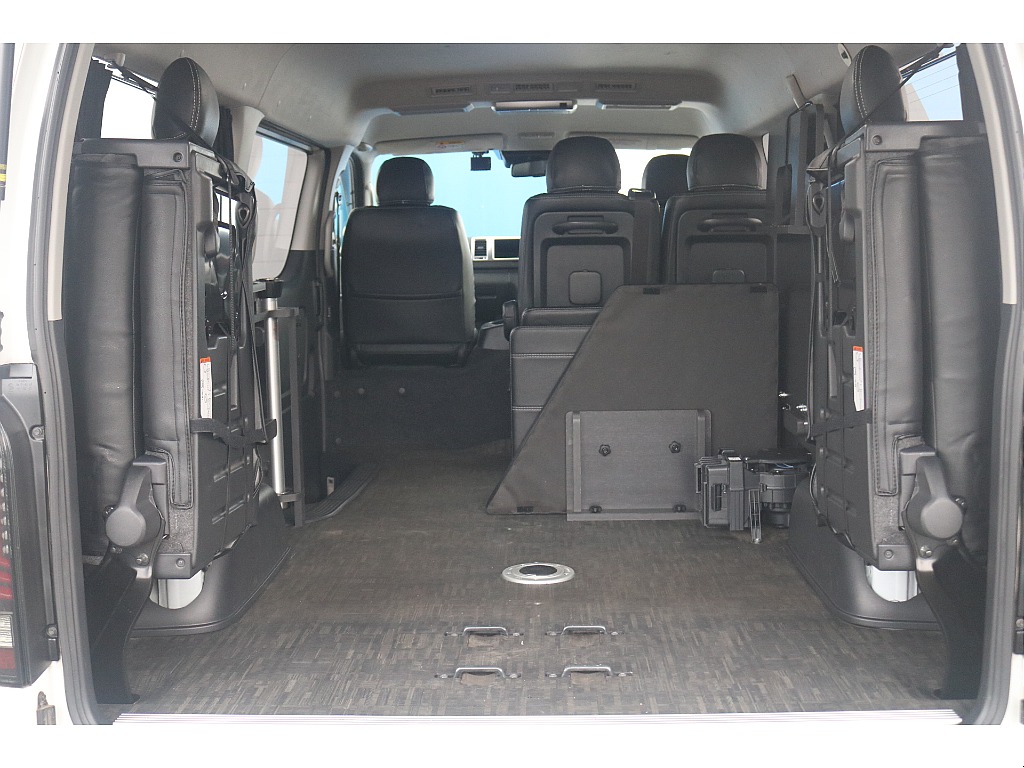 トヨタ ハイエース(6枚目)