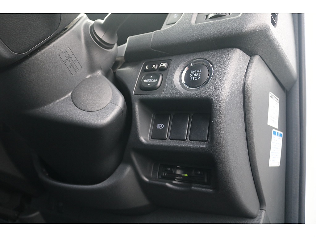 トヨタ ハイエースバン(31枚目)