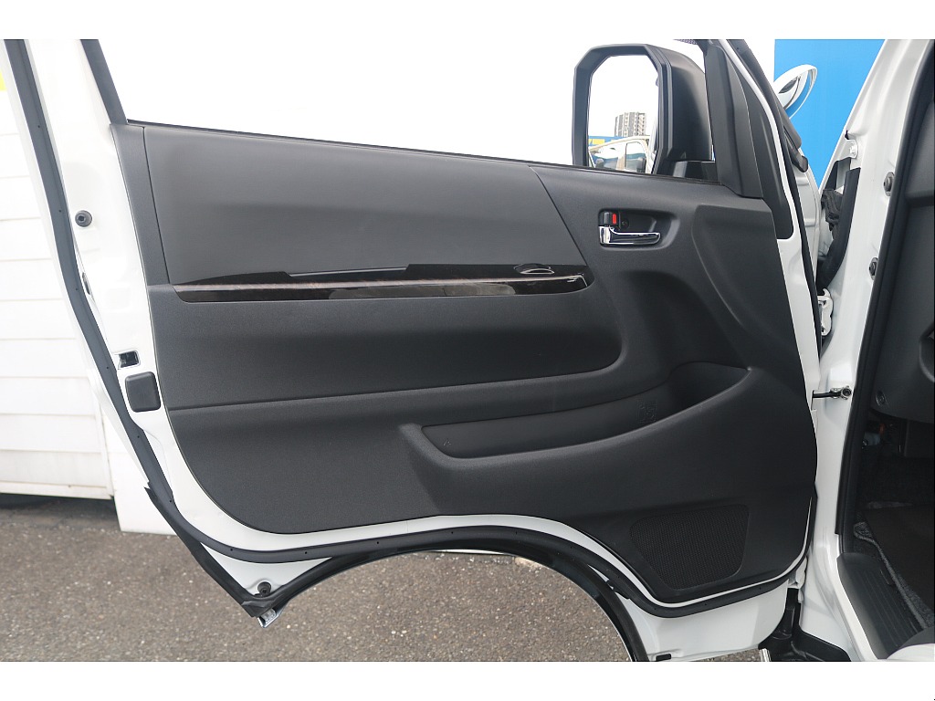 トヨタ ハイエースバン(33枚目)