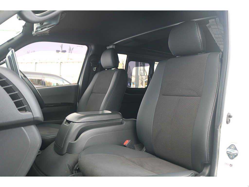 トヨタ ハイエースバン(35枚目)