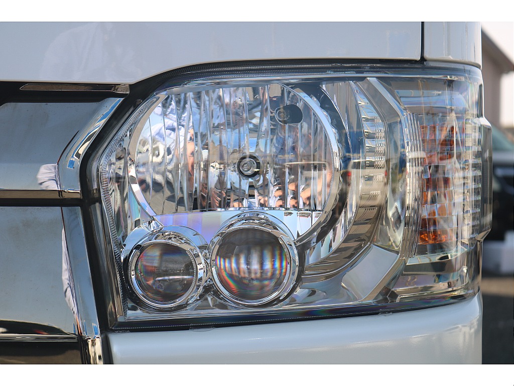 トヨタ ハイエースバン(5枚目)