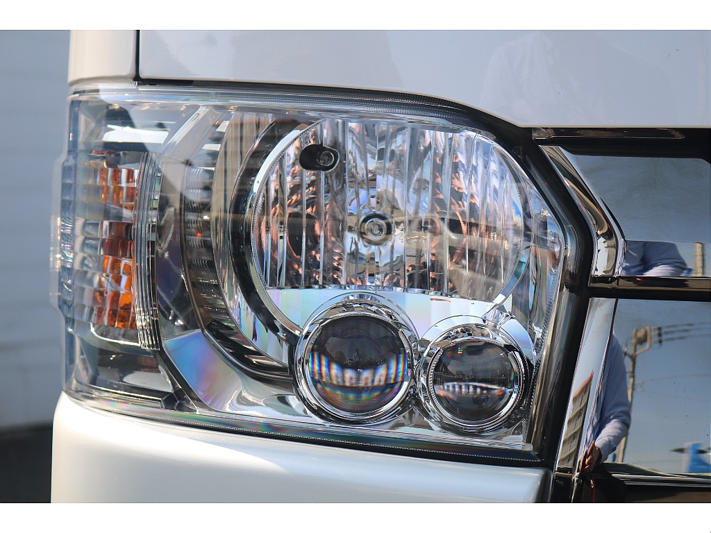 トヨタ ハイエースバン(6枚目)