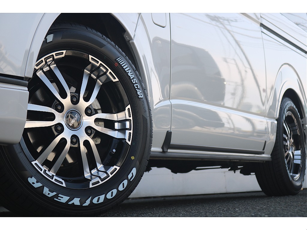 トヨタ ハイエースバン(8枚目)