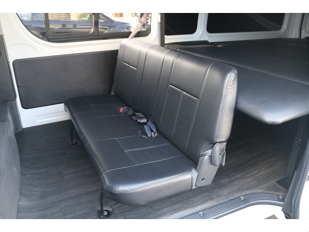 トヨタ ハイエースバン(3枚目)