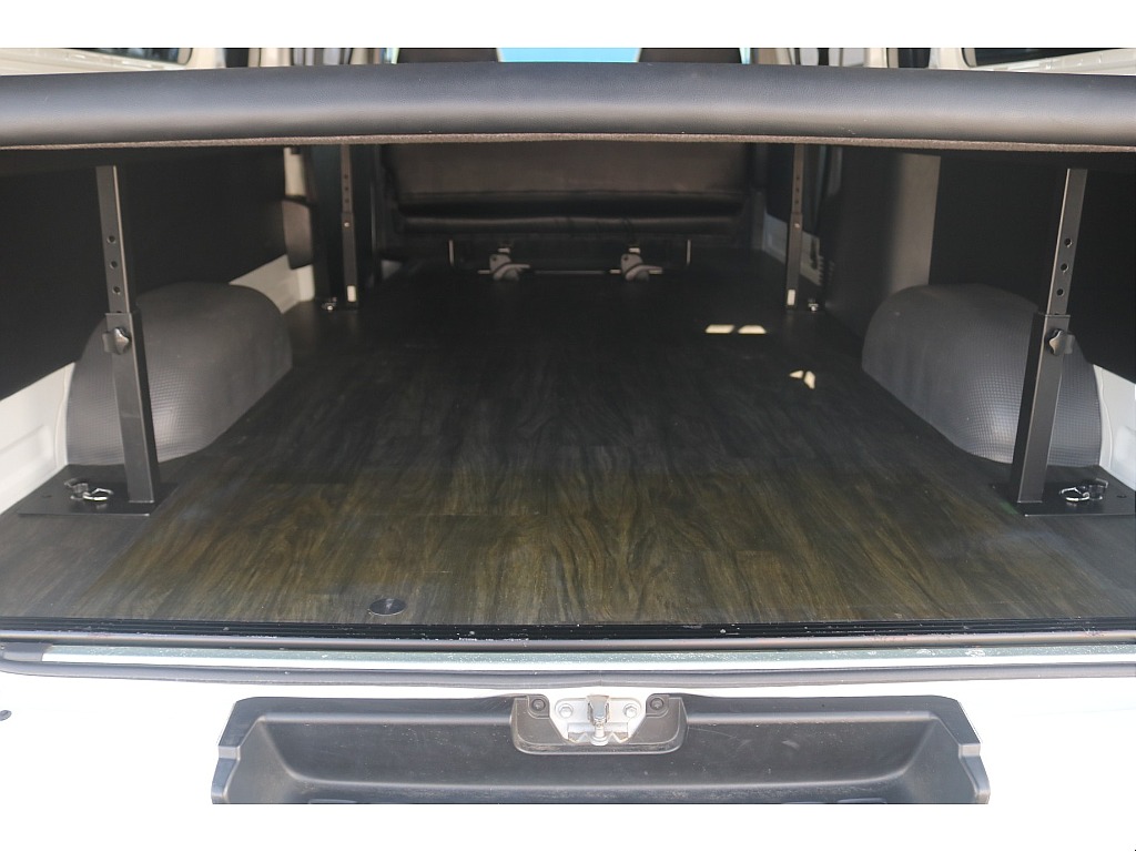 トヨタ ハイエースバン(4枚目)