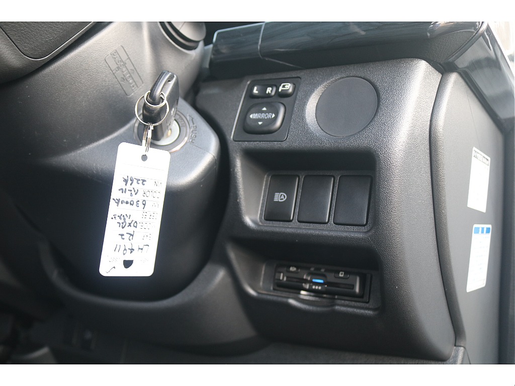 トヨタ ハイエースバン(6枚目)