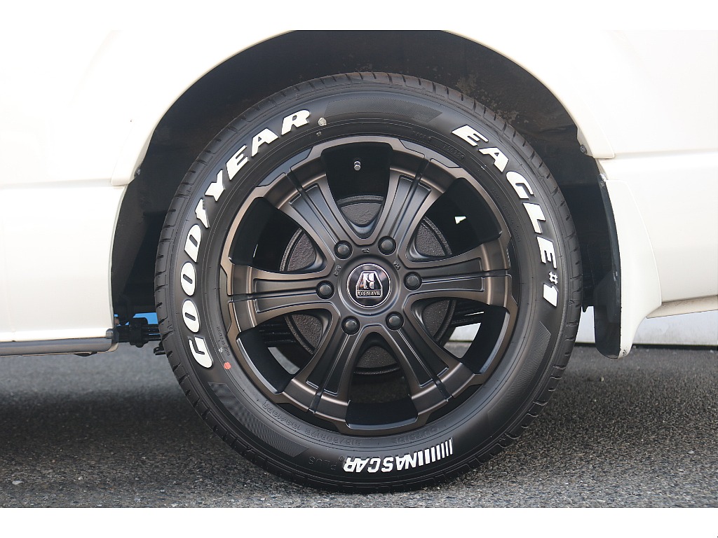 トヨタ ハイエースバン(9枚目)