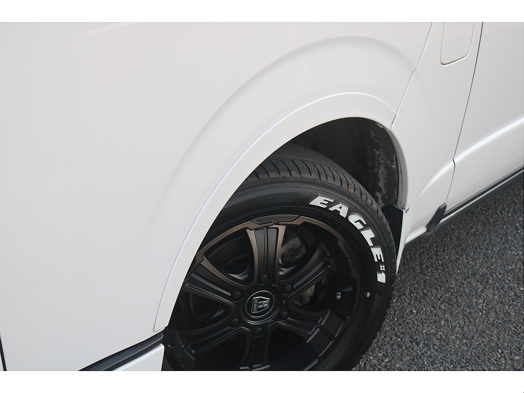 トヨタ ハイエースバン(10枚目)