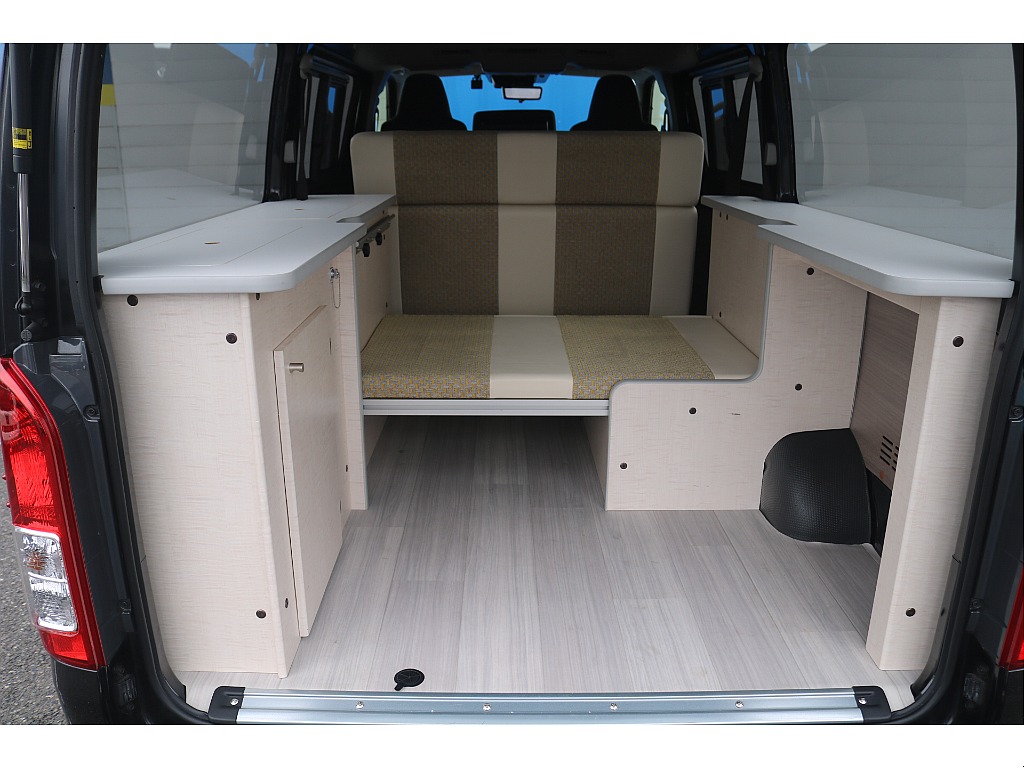 トヨタ ハイエースバン(2枚目)