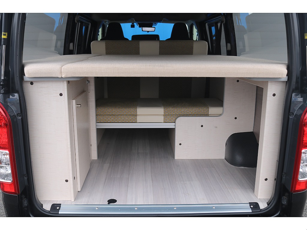 トヨタ ハイエースバン(4枚目)