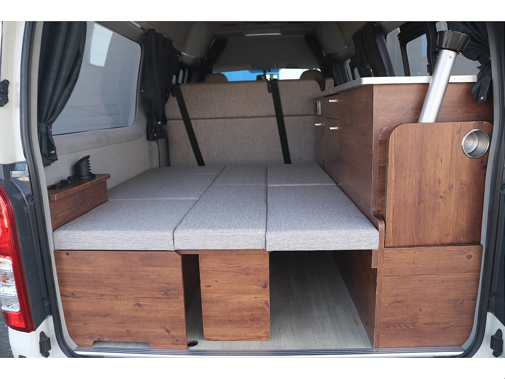 トヨタ ハイエースバン(9枚目)