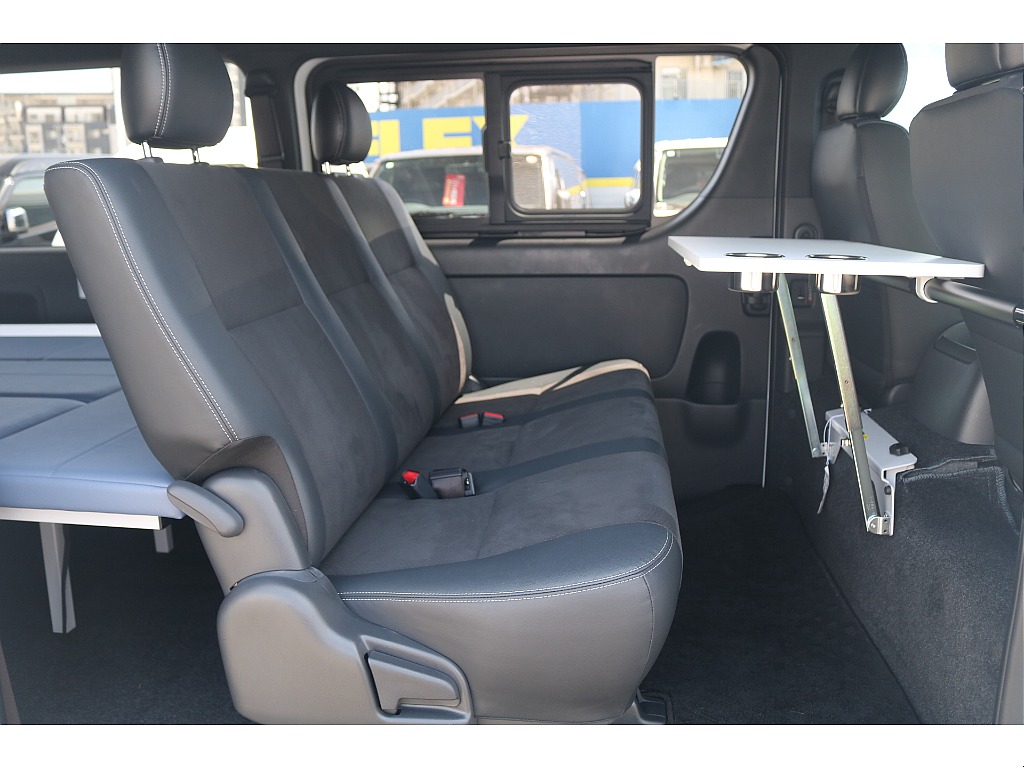 トヨタ ハイエースバン(4枚目)