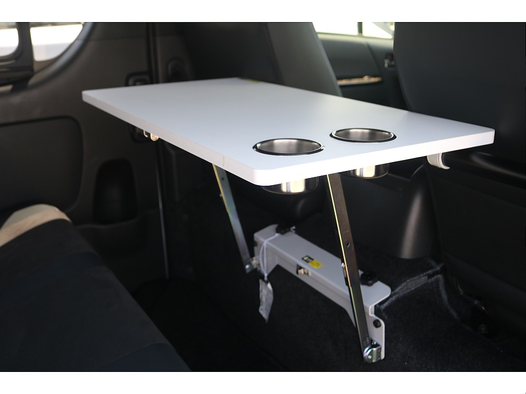 トヨタ ハイエースバン(5枚目)