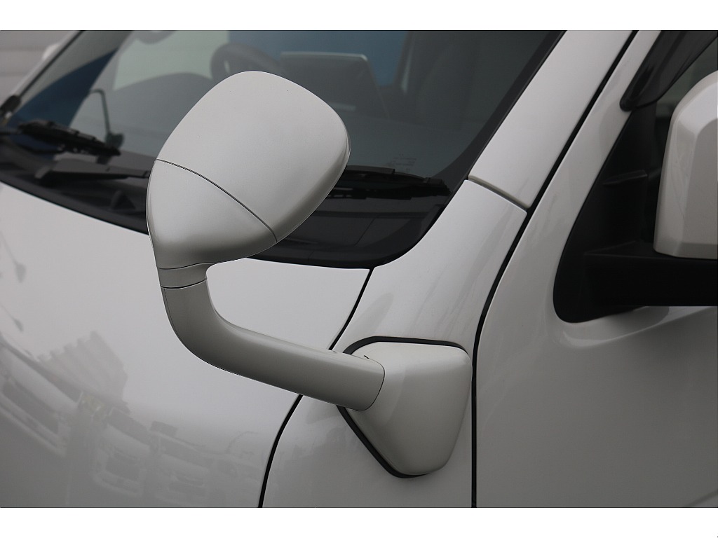 トヨタ ハイエースバン(13枚目)