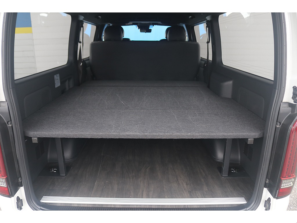 トヨタ ハイエースバン(3枚目)