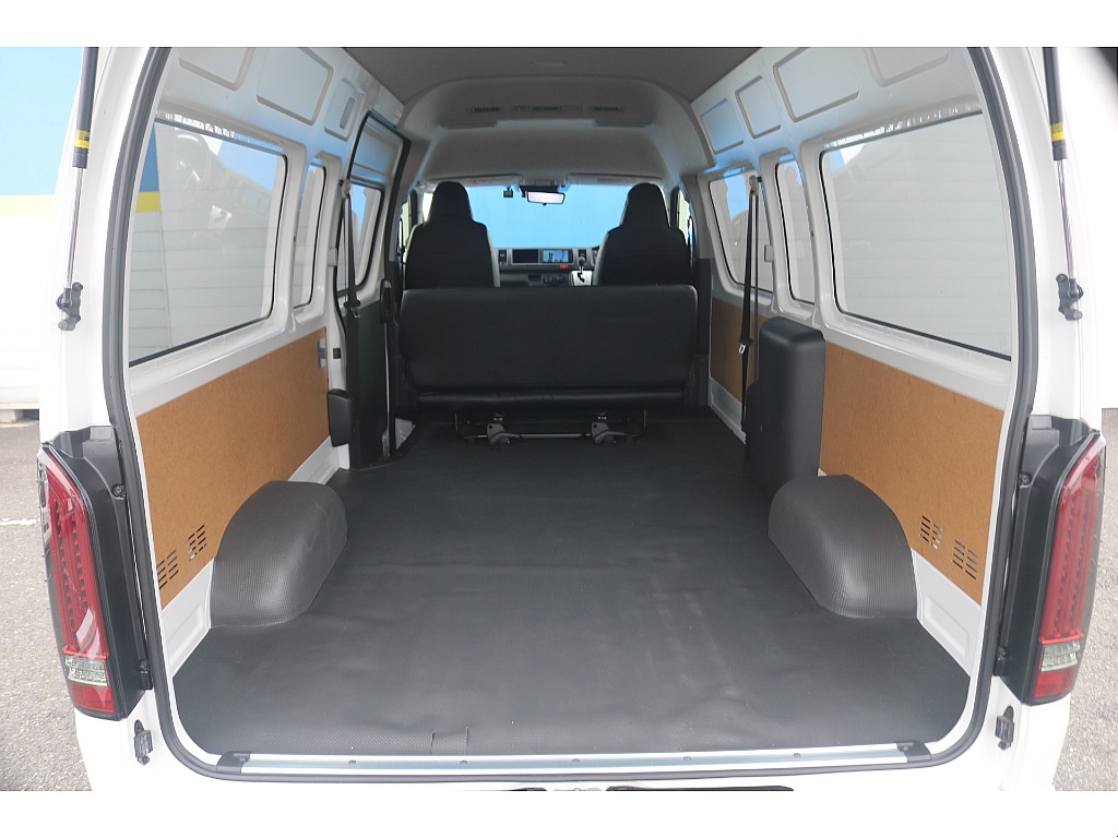 トヨタ ハイエースバン(2枚目)
