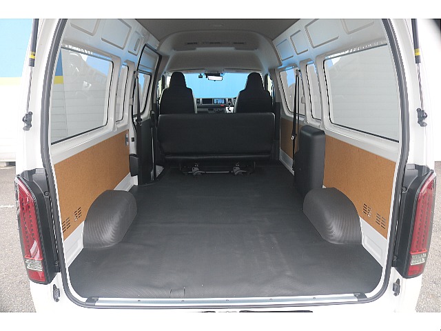 お仕事にも趣味にも！大型荷室が大活躍です！