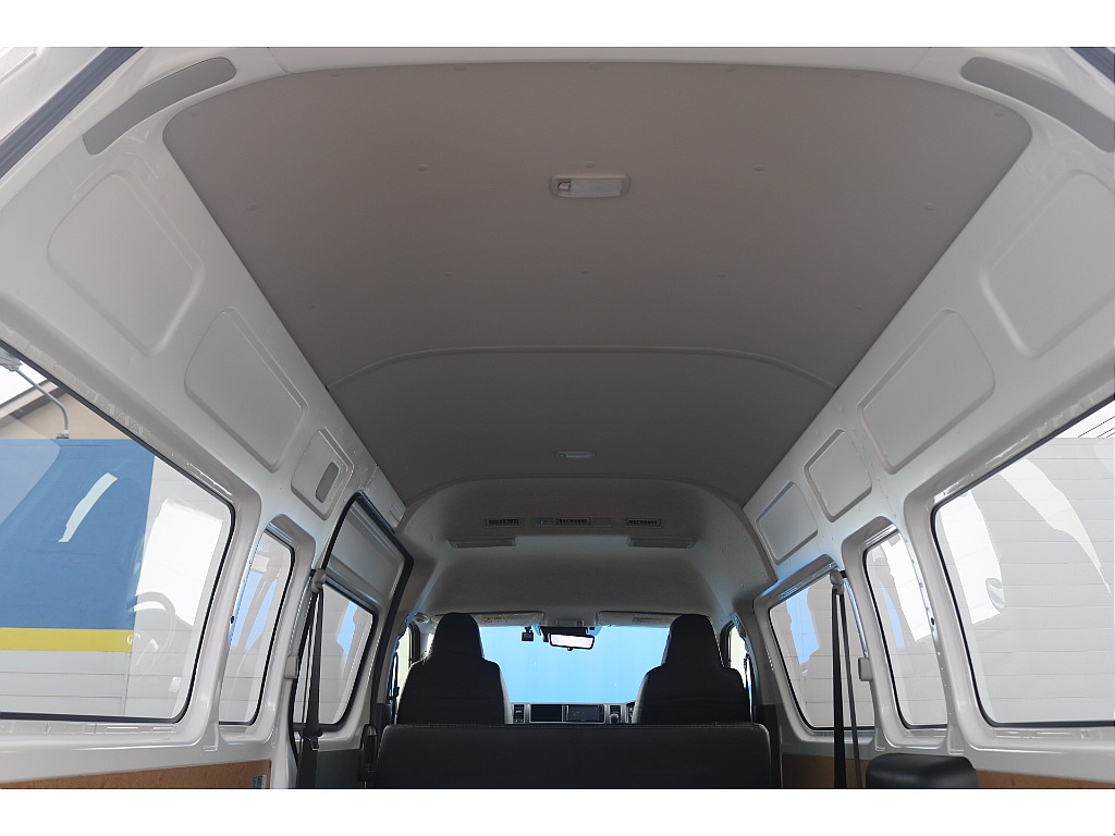 トヨタ ハイエースバン(5枚目)