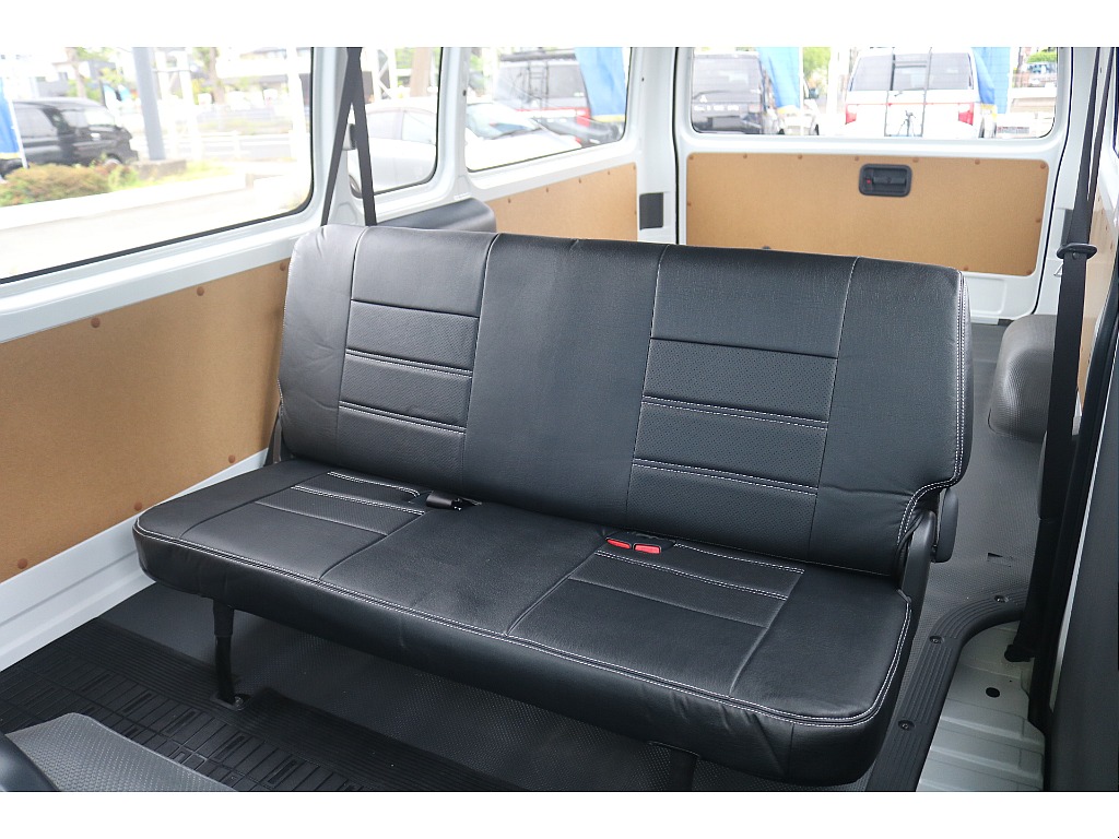 トヨタ ハイエースバン(9枚目)