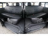 シートカバー付きの二列目シート♪厚みがあり座り心地がいい♪