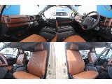 インテリアパネル付きの運転席周り♪
