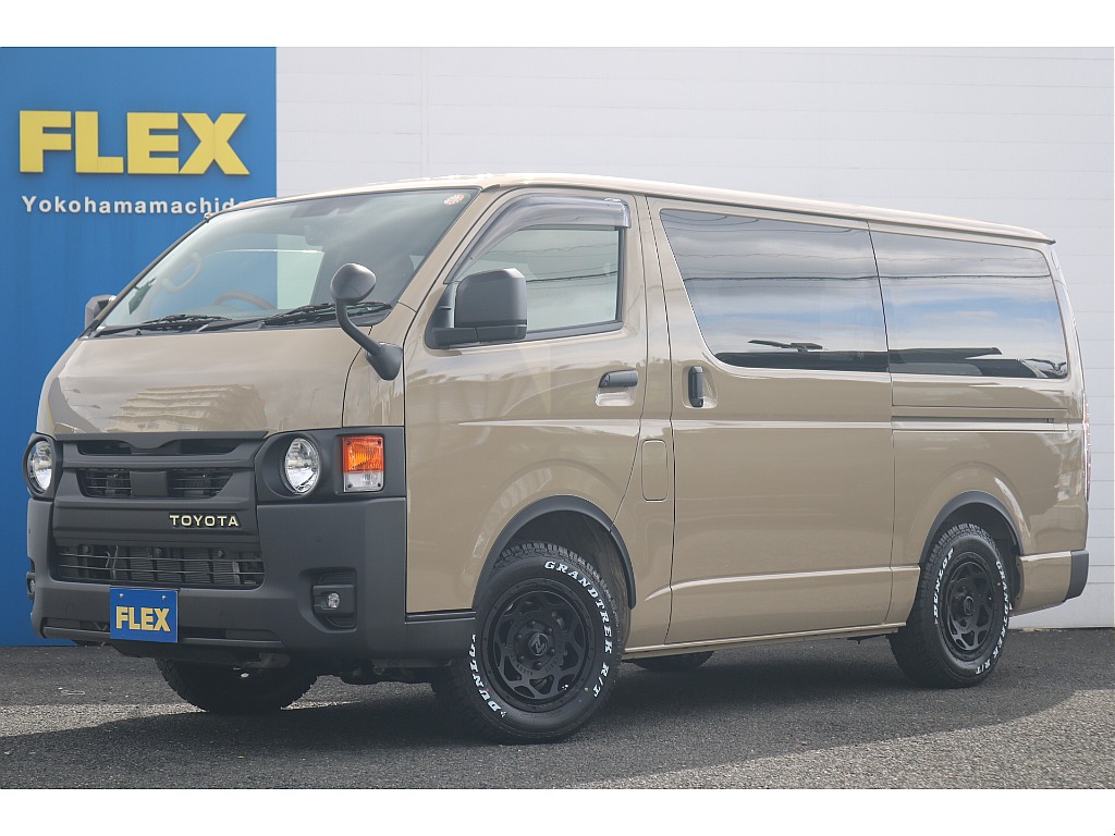 高年式・低走行のベージュ♪ 外装はReClassic×マットブラックエディションでカスタム♪ 内装はブラウンシートカバーとベッドキットで作成しております！