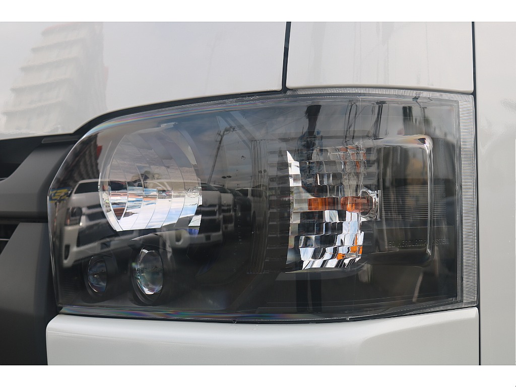 トヨタ&nbsp;ハイエースバン&nbsp;5D2.8DTスーパーGLダークプライムⅡL 4WD&nbsp;&nbsp;神奈川県の詳細画像&nbsp;その4