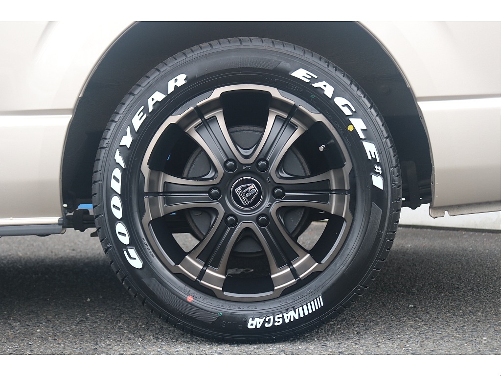 トヨタ ハイエースバン(6枚目)