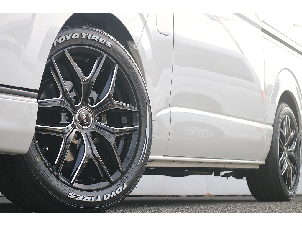 トヨタ ハイエースバン(8枚目)
