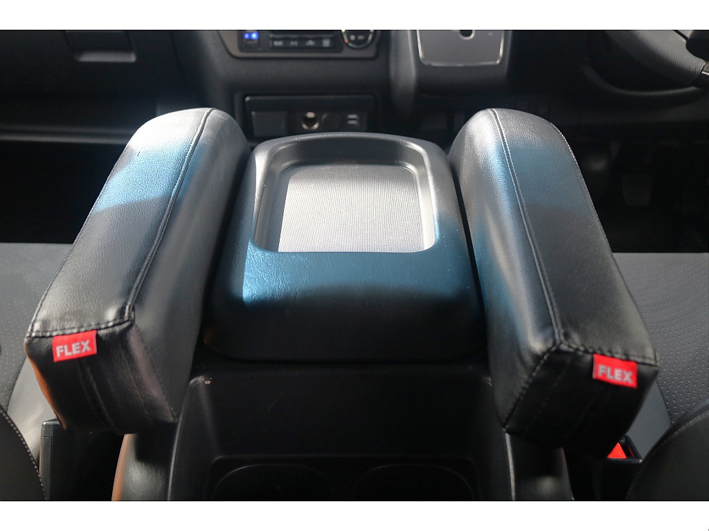 トヨタ&nbsp;ハイエースバン&nbsp;5D2.8DTスーパーGLダークプライムⅡL 4WD&nbsp;内装架装Ver4 エアロ&nbsp;神奈川県の詳細画像&nbsp;その7