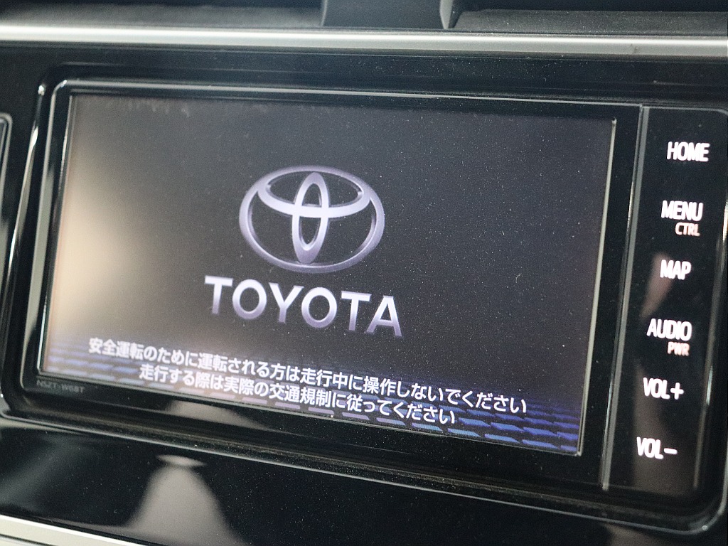純正7インチナビ装備済み！各種機能お使いいただけます！