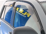 サイドバイザー付きのお車です！