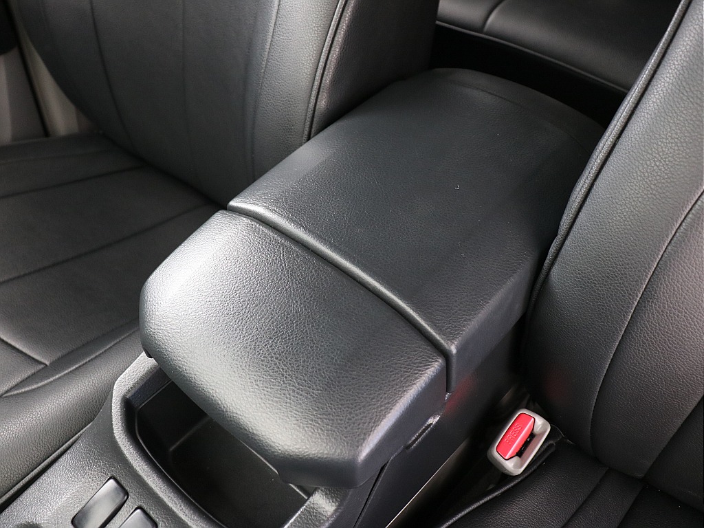 センターアームレスト！