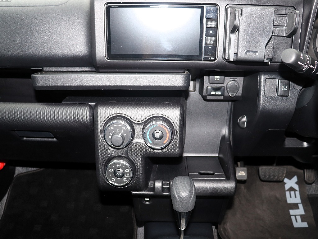 運転席側も利便性の高い機能がたくさんございます♪使い勝手抜群です！