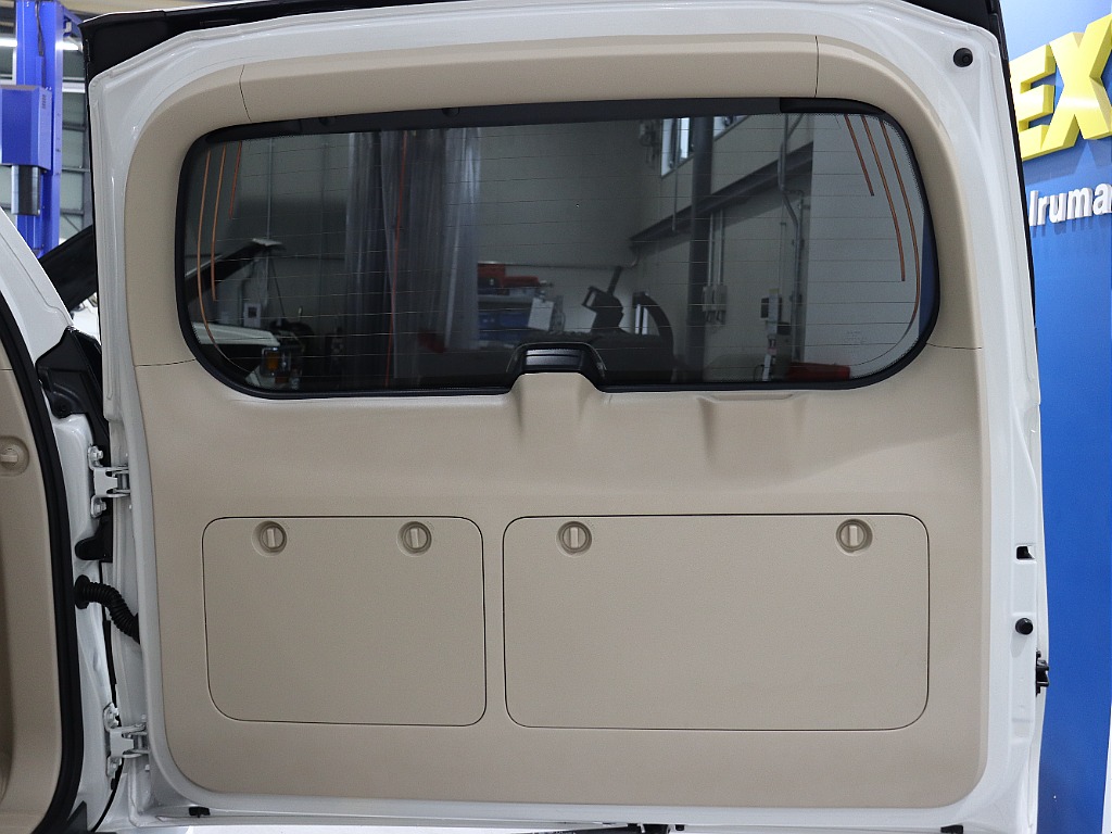 リアゲート内張り！