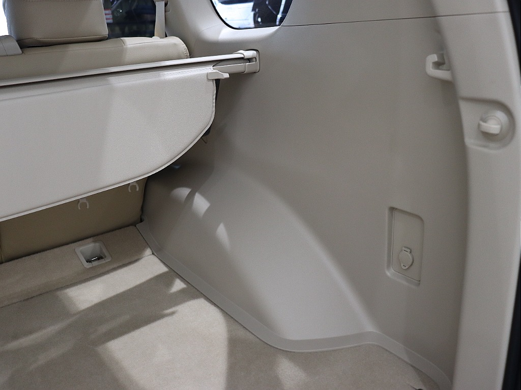 ラゲッジ内張り！