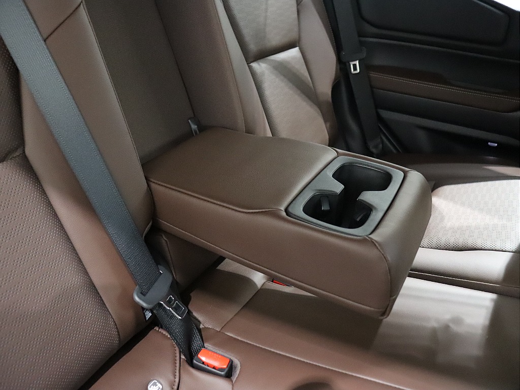セカンドシートアームレスト！