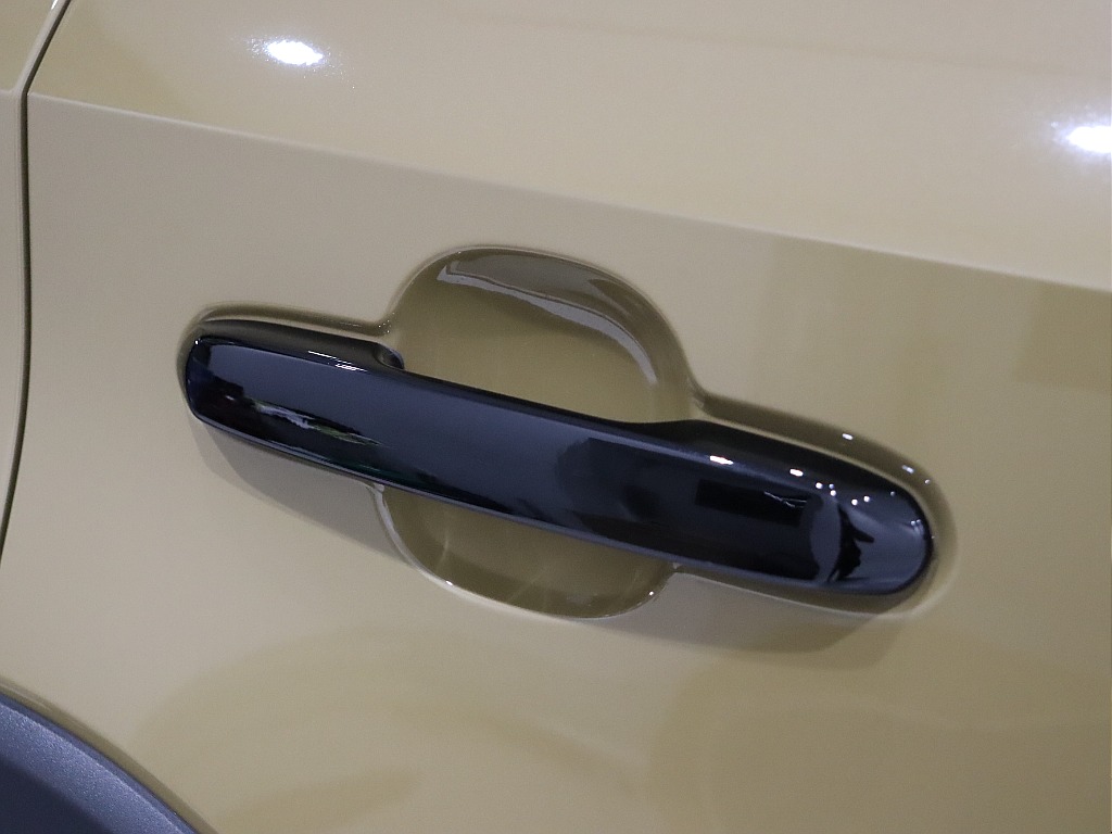 アウタードアハンドルもブラック！