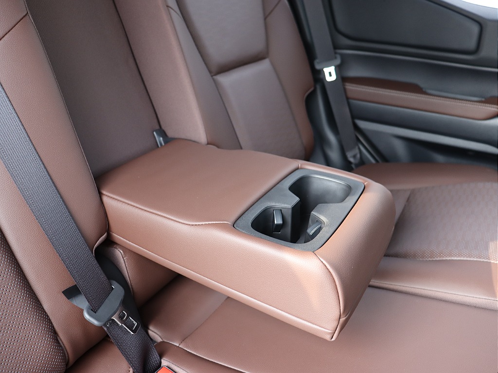 セカンドシートアームレスト！