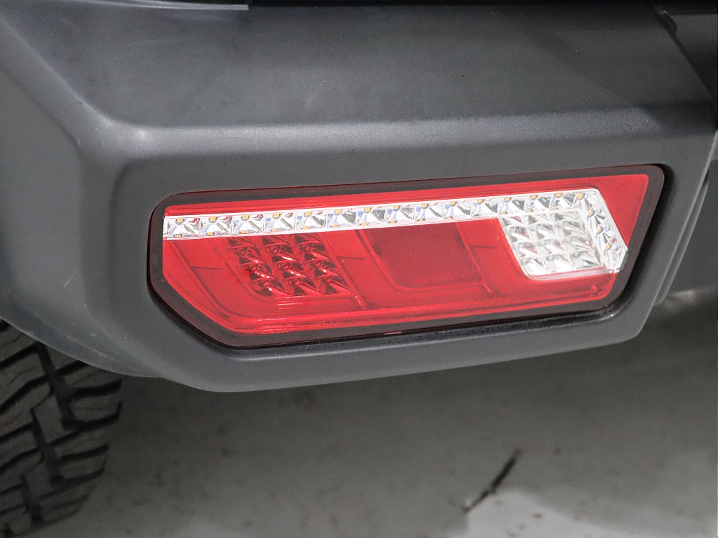 新品モーターファームトリチューブLEDテールランプ装備！