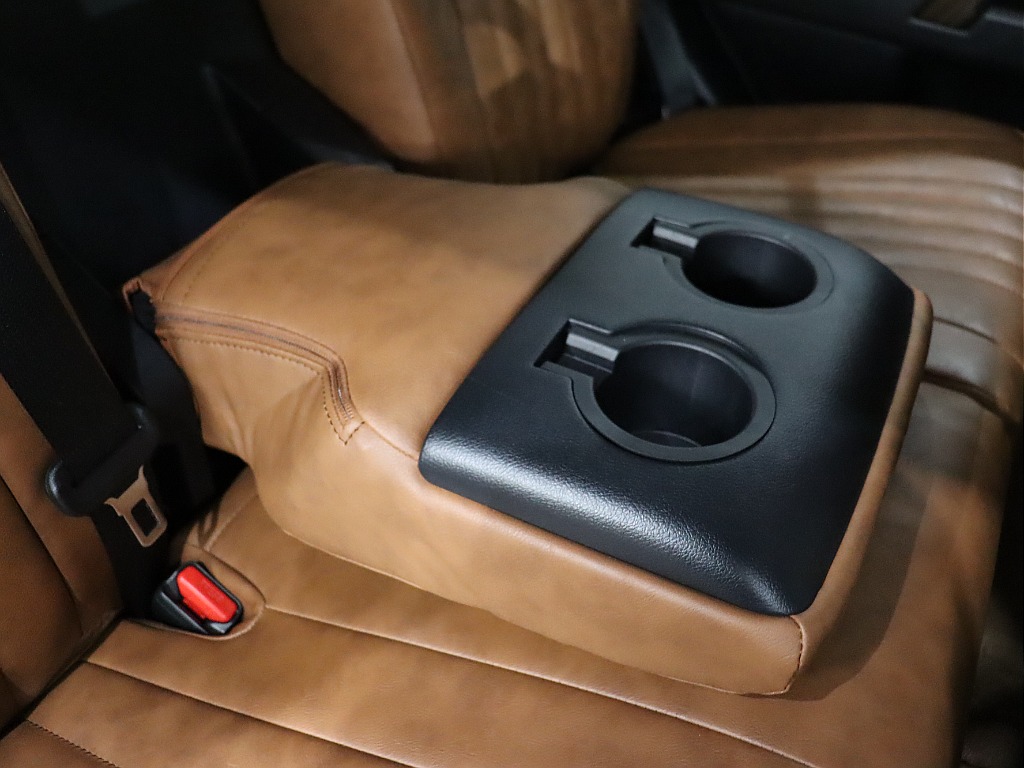 セカンドシートアームレスト！