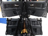 カラーパッケージのお車なので、ドア内張もボディ同色仕様!