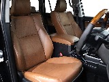 専用サドルタン本革シート！前席はパワーシートとなっております！