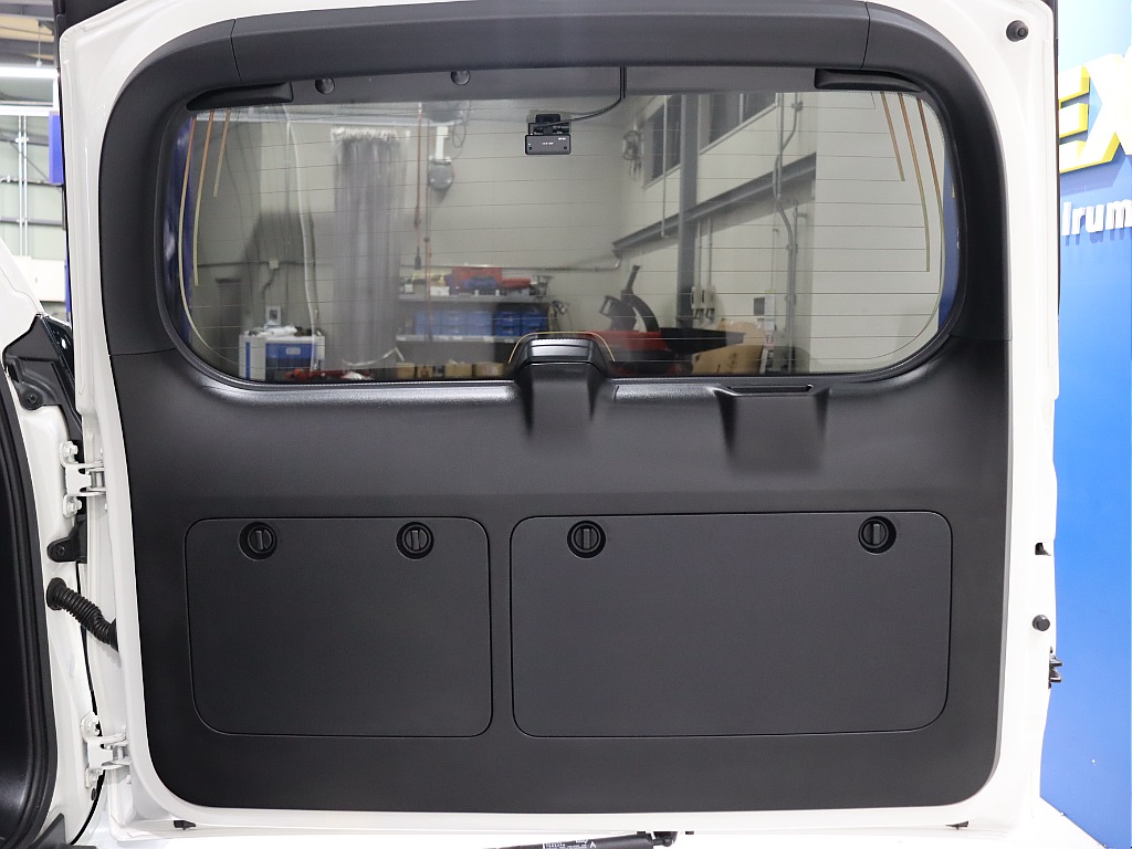 リアゲート内張り！