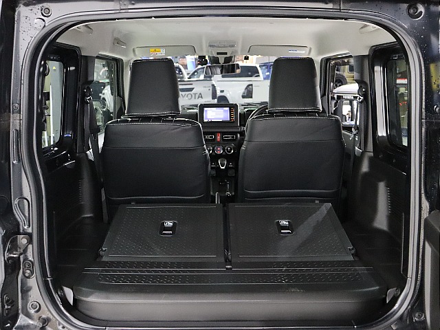 広々とした荷室をご利用いただけます！