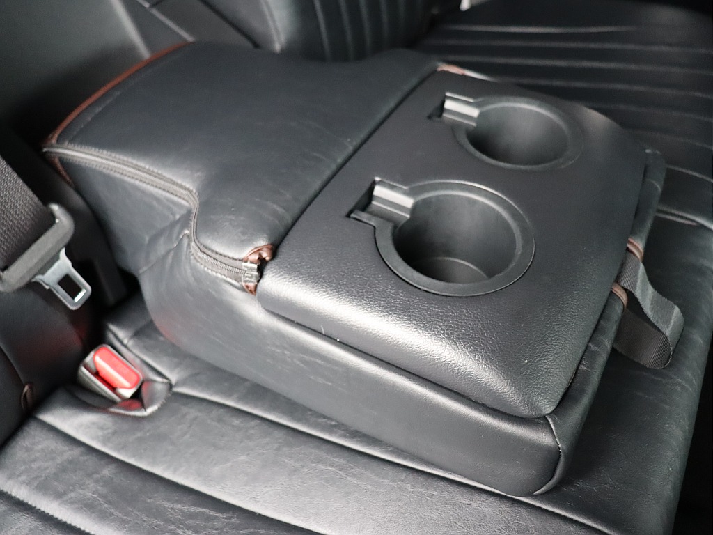 セカンドシートアームレスト！